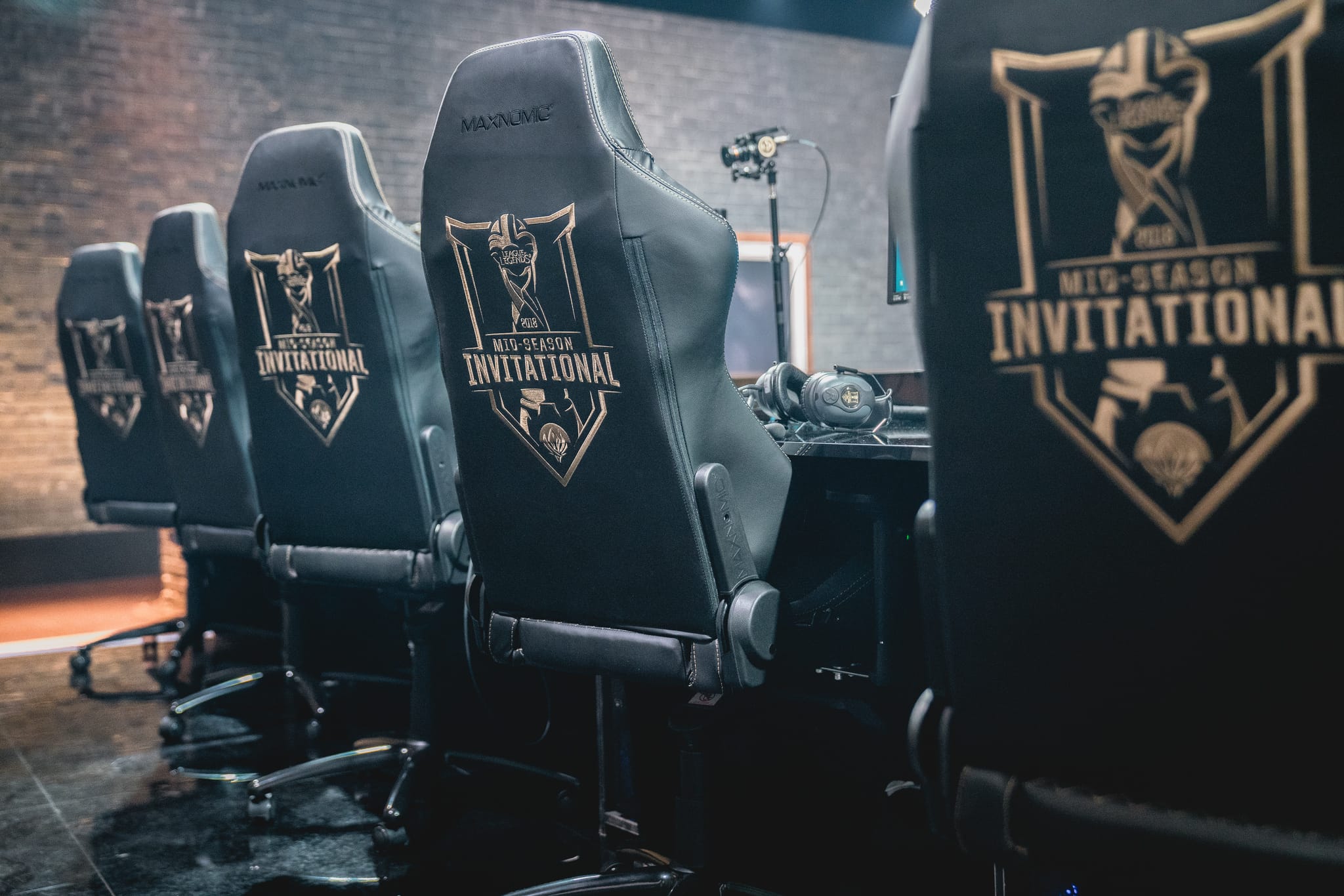 LoL msi chairs feature
